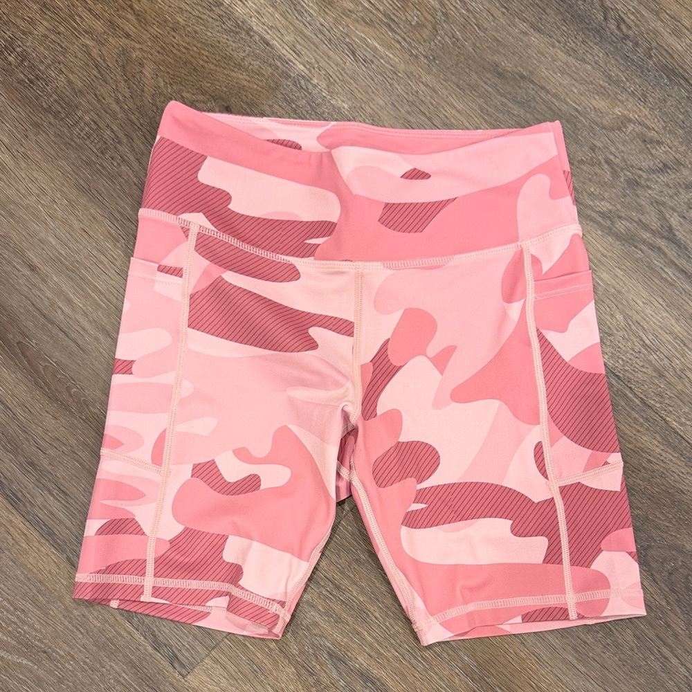 Zyia Pink Camo Light n Tight Athletic Shorts with Pockets | Size Small
